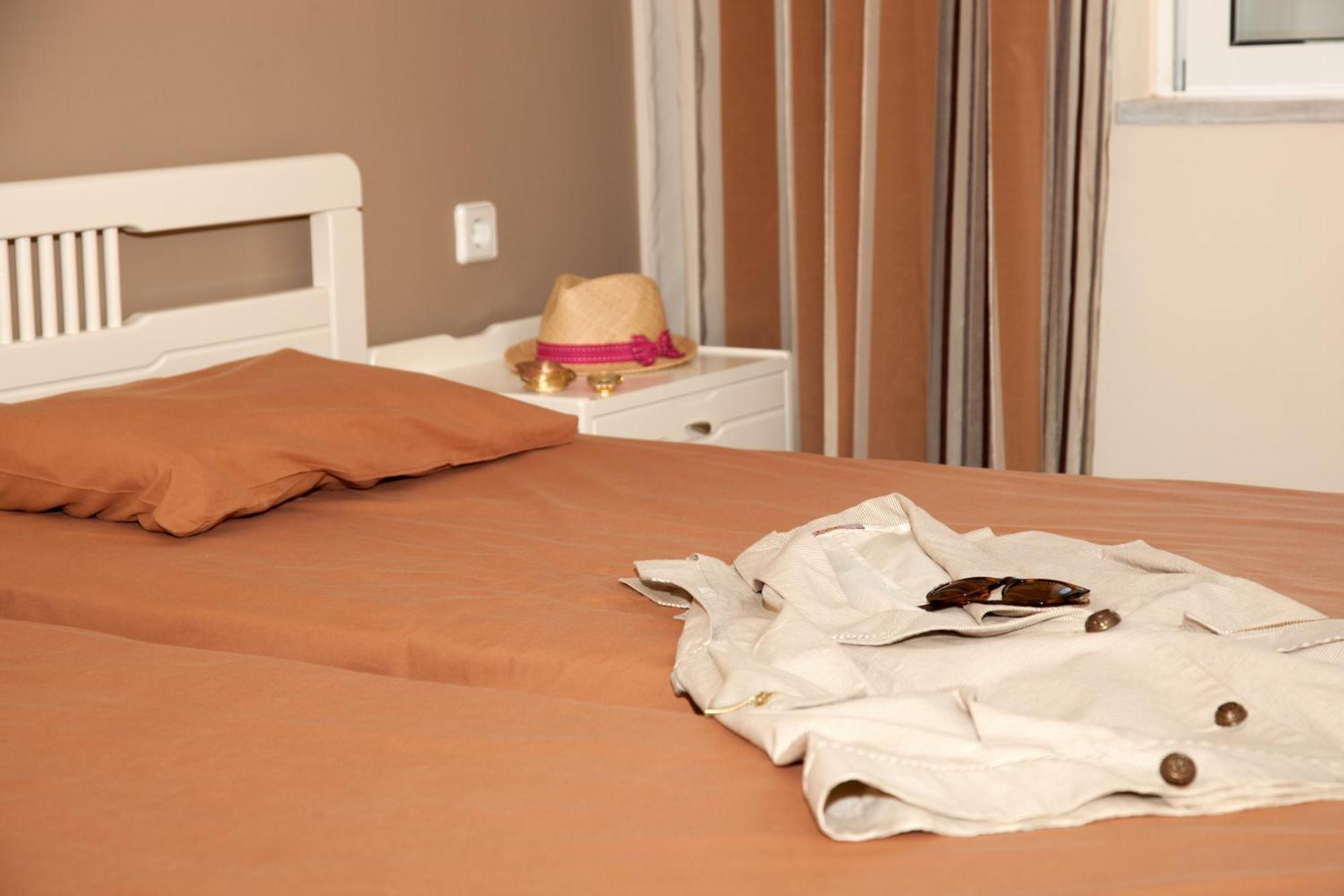 Golden Bay Aparthotel Kato Daratso Rum bild