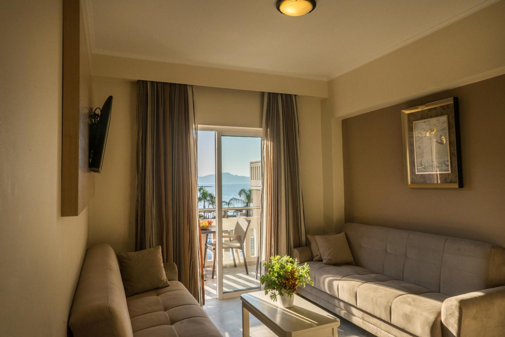 Golden Bay Aparthotel Kato Daratso Rum bild